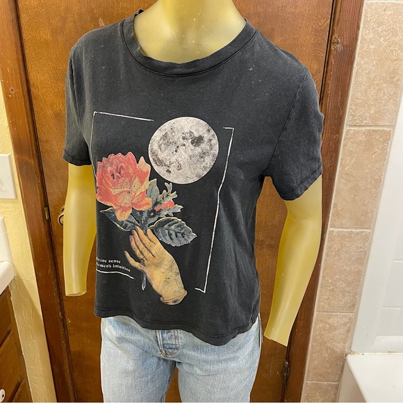 Cotton On Classic Arts Graphic Tee. Size medium. - Picture 5 of 16